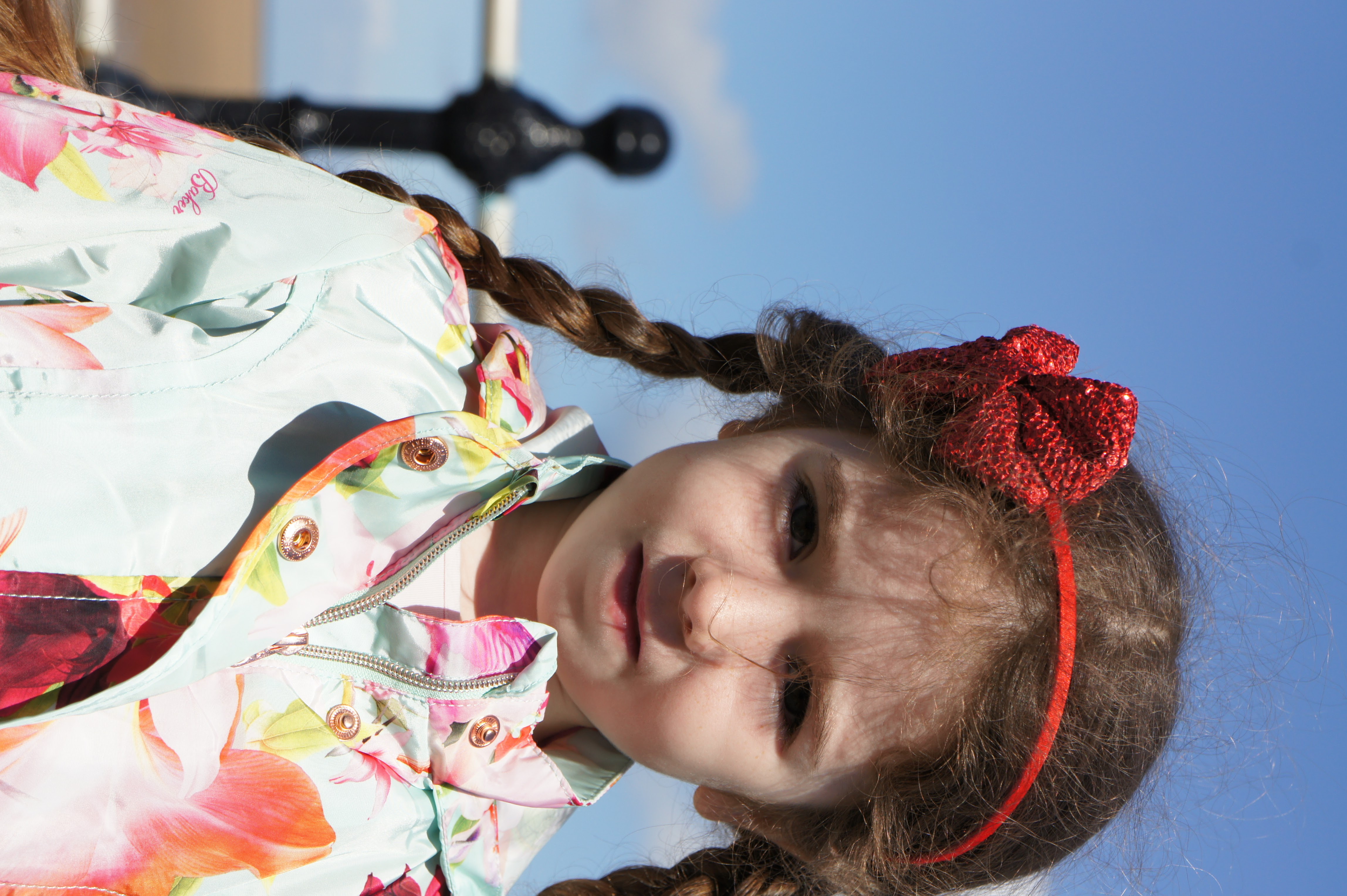 Sunny weather, spring coats and a lot of chatter #littleloves